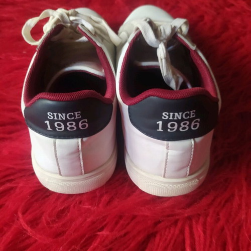 Calgary men's shoes size 45 like new, white casual