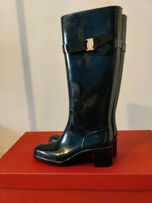 Μπότες Salvatore Ferragamo μαύρες, σαν καινούργιες, μέγεθος 37