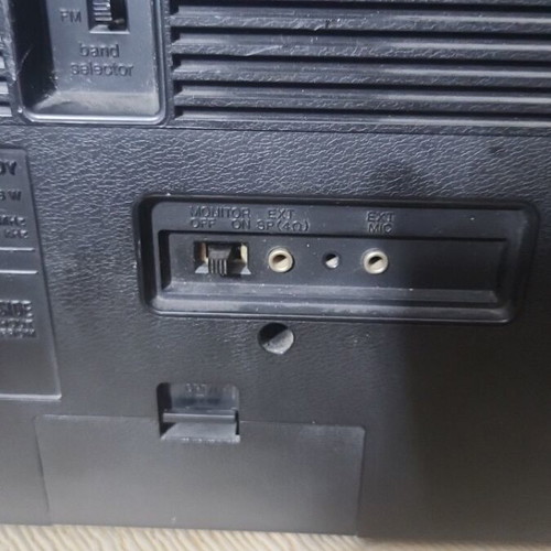 Sharp GF-1760 radio cassette used with functional speaker