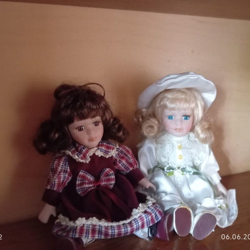 Dolls like new