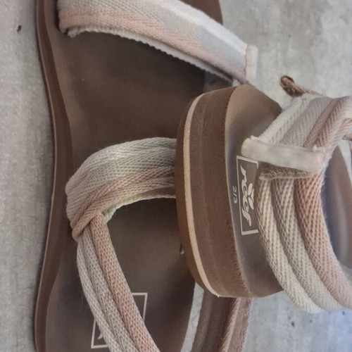 Reef Little Ahi Convertible kids sandals, size 33/34