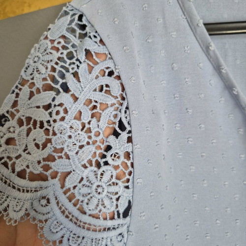 Blouse like new with lace sleeves, size M, blue