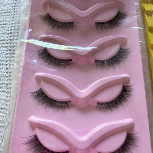Eyelash sets with waterproof glue, new, 3 sets, 20 lashes each