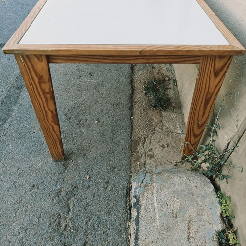 Dining table used, dimensions 140x80 cm