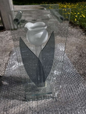 Glass decorative tulip like new