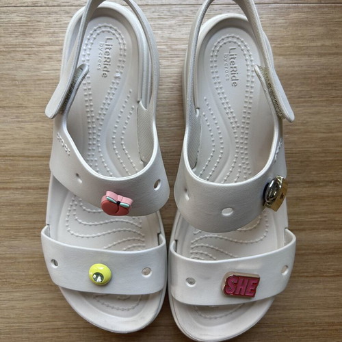 Crocs Brooklyn 4U women's platform sandals with Jibbitz charms, beige