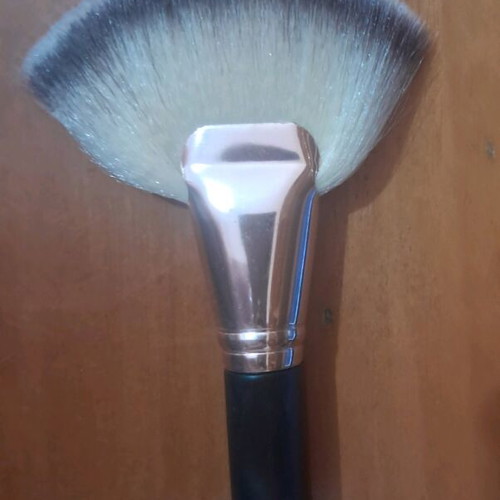 Makeup brush like new Mega Fan Brush