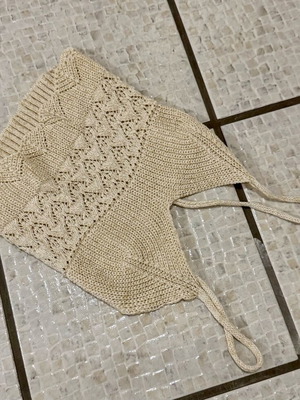 Knitted top new, size small, beige