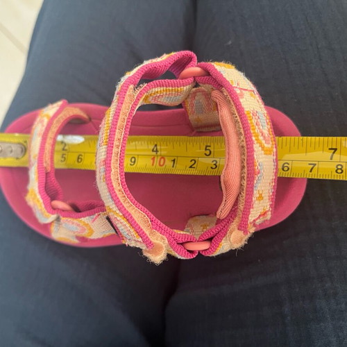 Teva kids sandals used size 22/23 pink rainbow