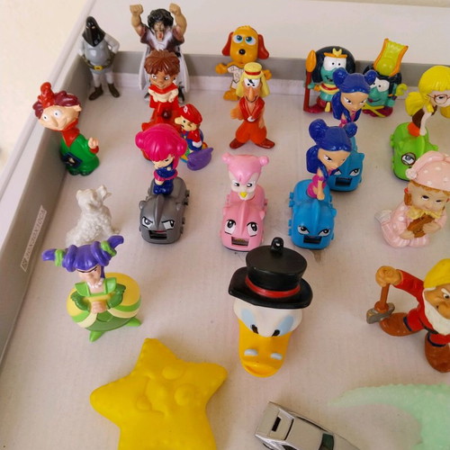 Collectible figures new, pack of 27 pieces