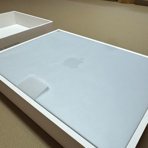 Apple MacBook Air 13" M5 16GB 1TB SSD brand new