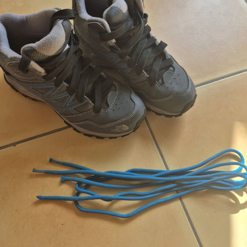 The North Face kids boot like new, gray, sizes 33-36