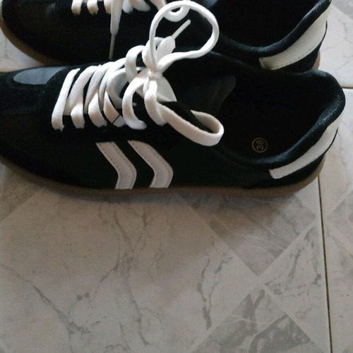 Athletic shoes like new for girls size 38