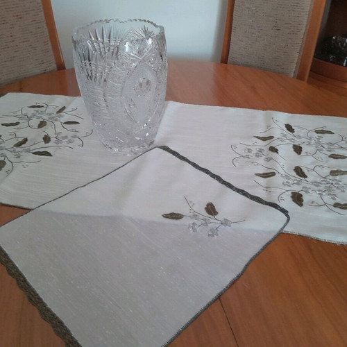 Handmade embroidered tsevres set of 4 like new