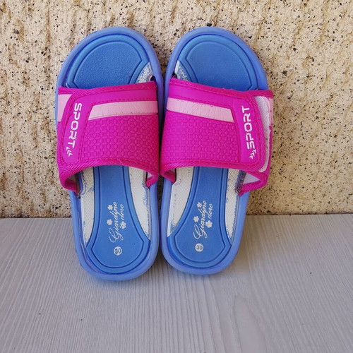 Giardino D'Oro flip flops for girls size 30 like new blue and pink