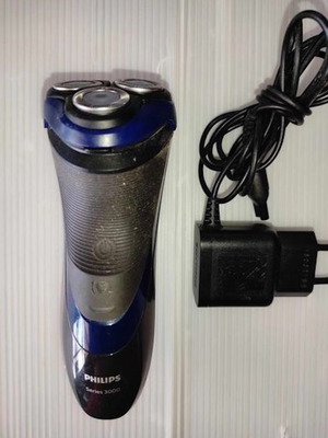 Electric shaver Series 3000 used, wet or dry use