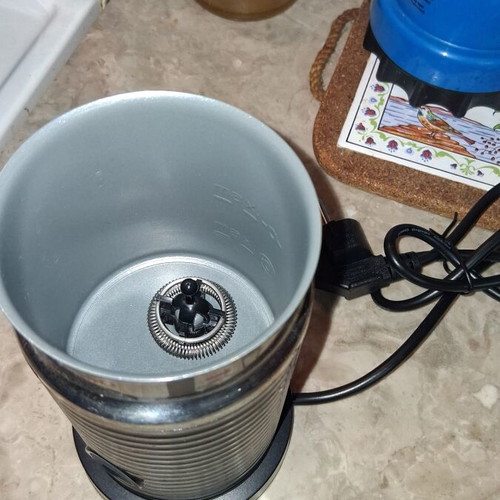 DeLonghi Inissia Nespresso capsule coffee machine with milk frother