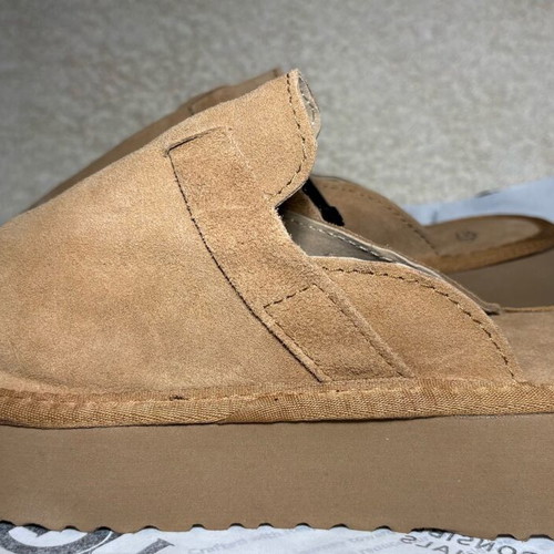 UGG GoldenGlow platform sandals brand new, chestnut color size 42