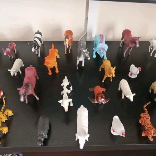 Animal figures used, pack of 30 pieces