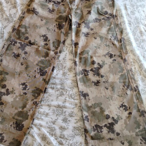 Bell-bottom pants with large square pockets, like new