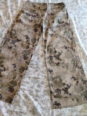 Bell-bottom pants with large square pockets, like new