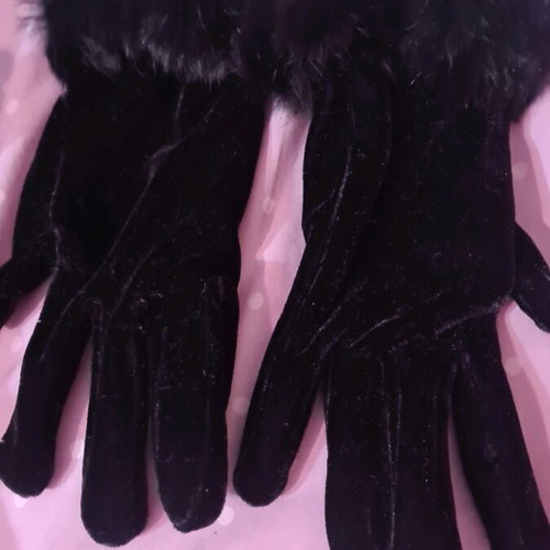 Velvet gloves new with fur, size S, black