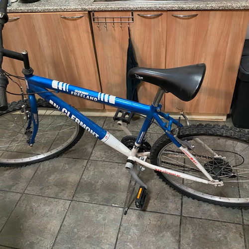 Clermont Freeland men's bicycle like new with 6 Shimano gears
