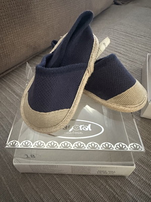 Baby espadrilles size 18, new