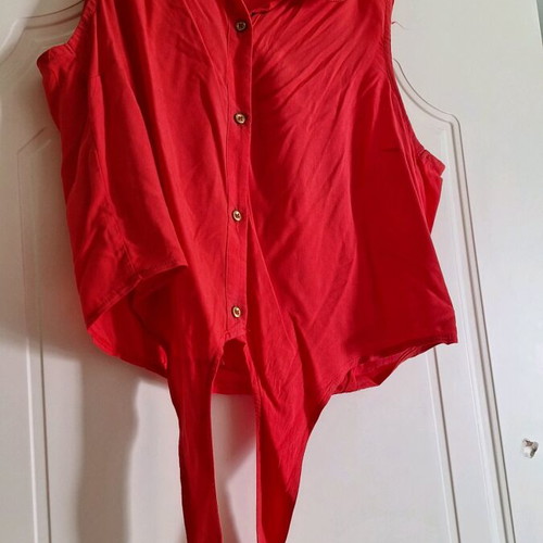 Red sleeveless shirt Lynne used, tie-front