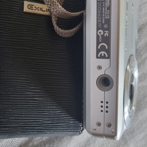 Casio Exilim 8.1 MP camera like new with case and charger