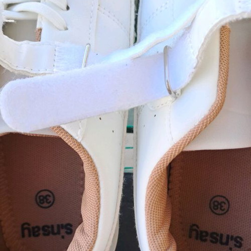 Athletic shoes like new, white with brown details, size 38