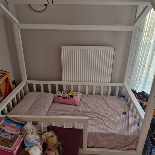 Montessori children's bed with anatomical mattress