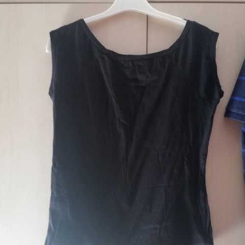 Black short-sleeve top medium with heart print, like new