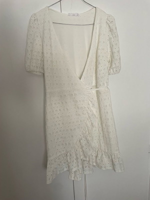 Φόρεμα Mango Broderie κρουαζέ μεταχειρισμένο, μέγεθος small