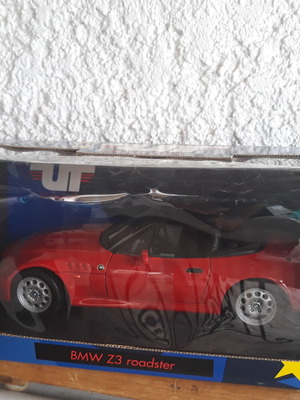 Колектор на метал BMW Z3 роудстър в мащаб 1:18