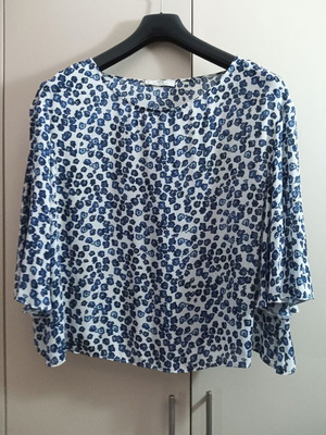 Mango floral blouse new, airy with wide sleeves, blue and white