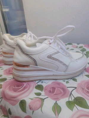 White sneakers with pink gold details used, size 38