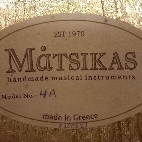 Bouzouki trichordo Matsikas like new with case and footrest
