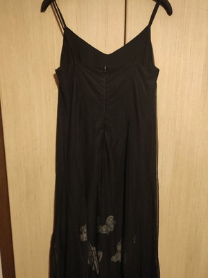Long black dress Medium like new with subtle designs