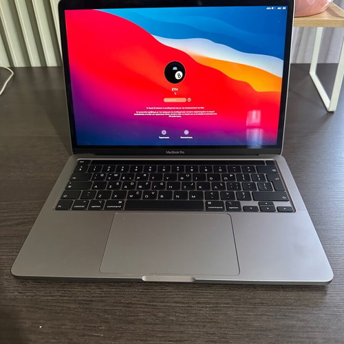 MacBook Pro 13 like new, 512GB, 13.3 inch with backpack and laptop stand