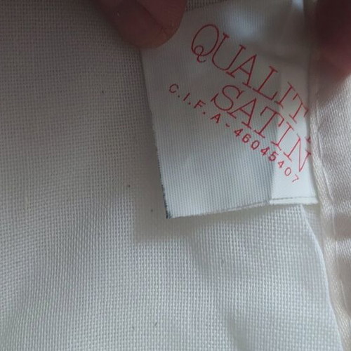 Satin bridal throw like new with large ruffle and exquisite design