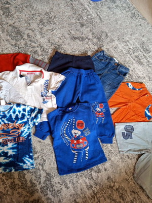 Clothing set 2y with 2 hats gift like new