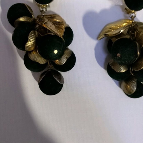 Velvet clip-on earrings like new, dark green