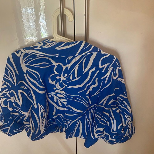 Zara crop shirt new, white and blue, size M