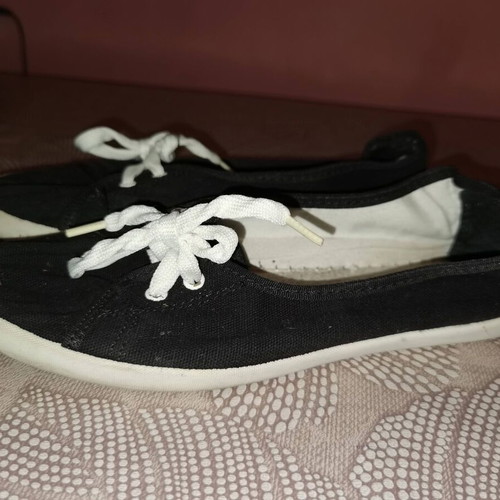 Black sneakers with white laces used, size 39