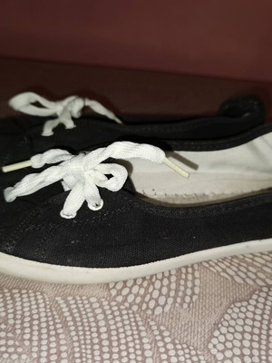 Black sneakers with white laces used, size 39