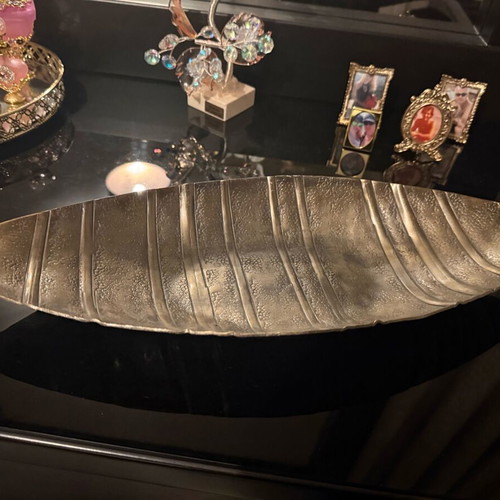 Capolavoro metal leaf-shaped platter like new