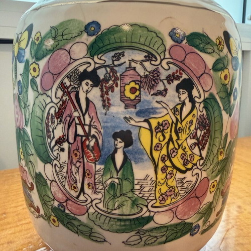 Decorative porcelain vase used with oriental design