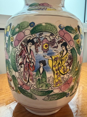 Decorative porcelain vase used with oriental design