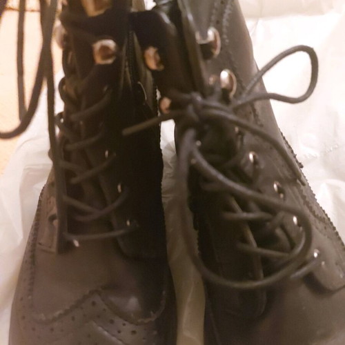 Women's black ankle boots size 39 like new, worn minimally